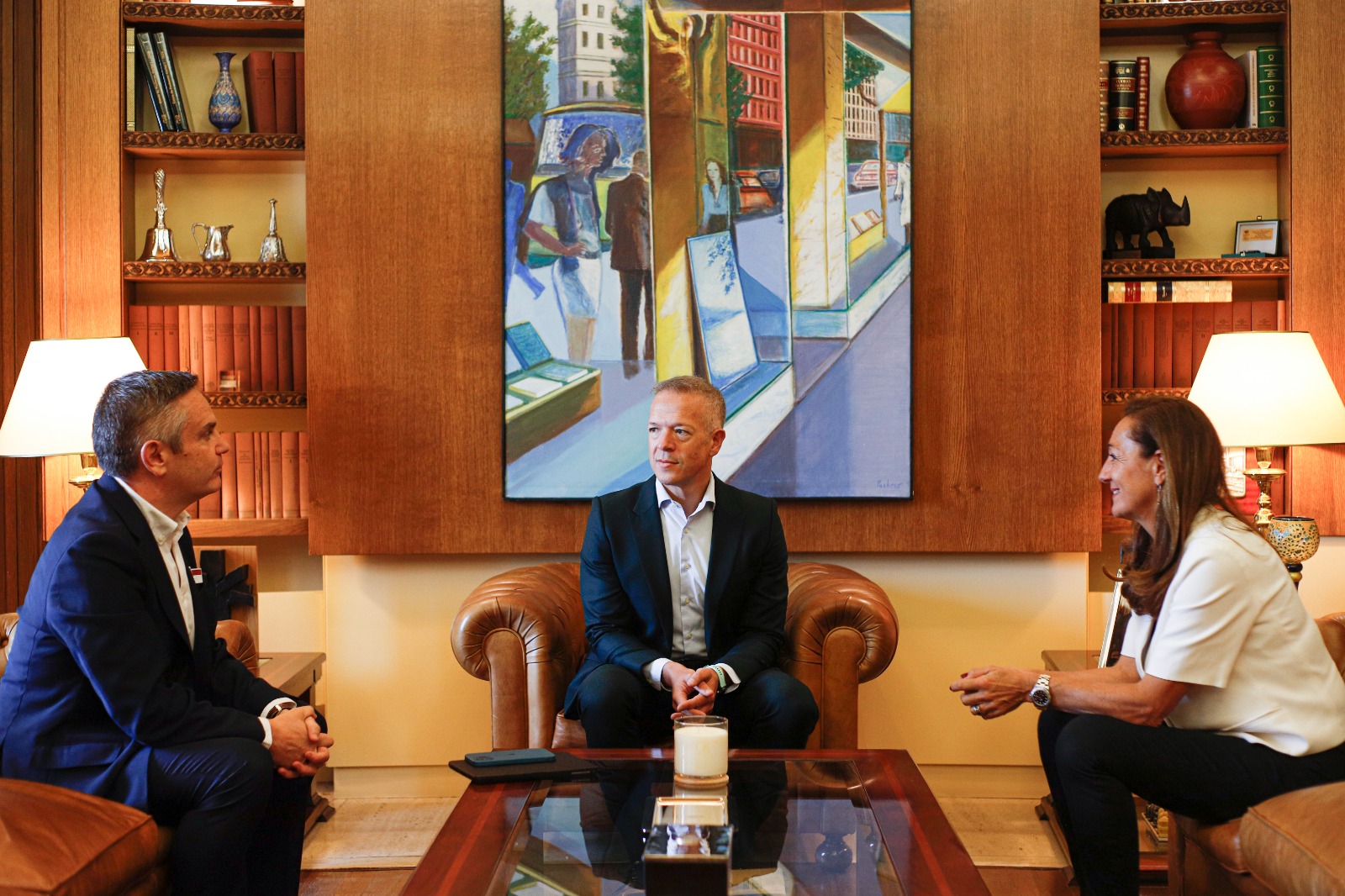 El Presidente del Senado, Don Ander Gil, recibe a una representación de la Fundación Blanca