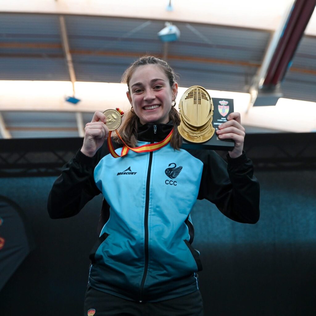 Esgrimista con medalla de oro en campeonato de Espana